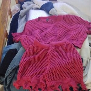 Pink Crew Neck Sweater with Ribbed Texture